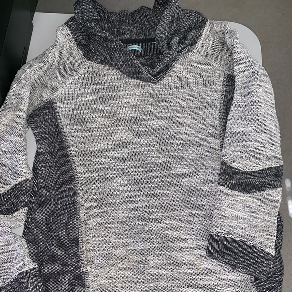 Maurice’s sweater w/ pockets! Ladies size medium - Picture 1 of 7